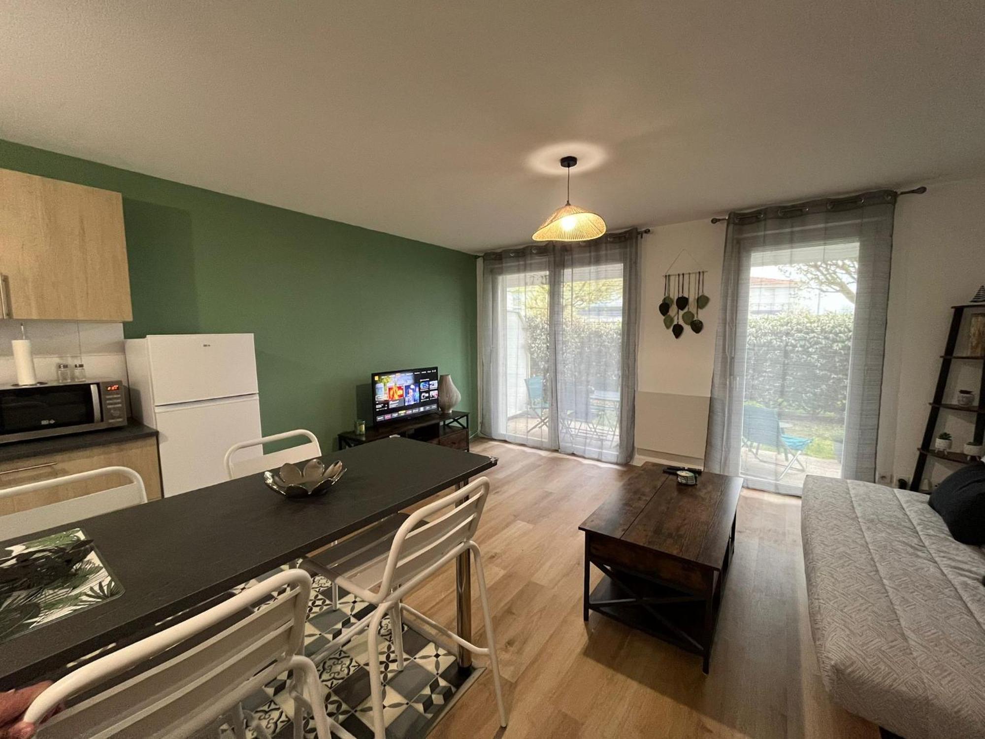 Appartement Avec Jardin A Rochefort Luaran gambar