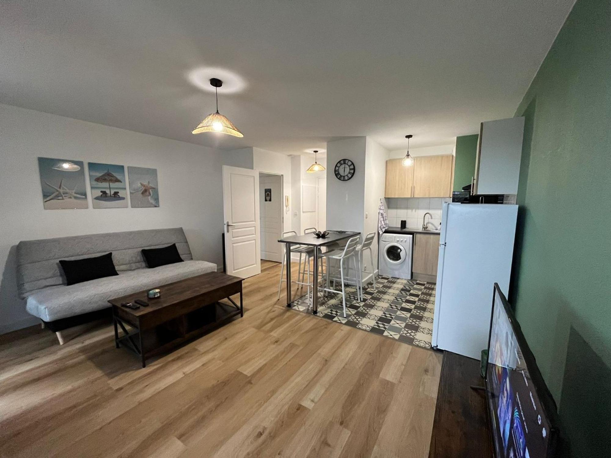 Appartement Avec Jardin A Rochefort Luaran gambar