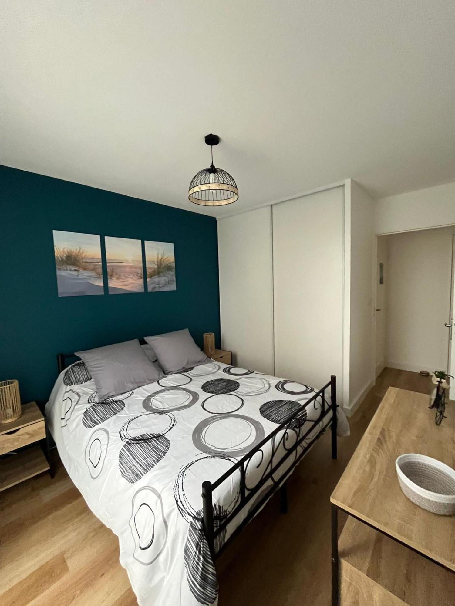 Appartement Avec Jardin A Rochefort Luaran gambar